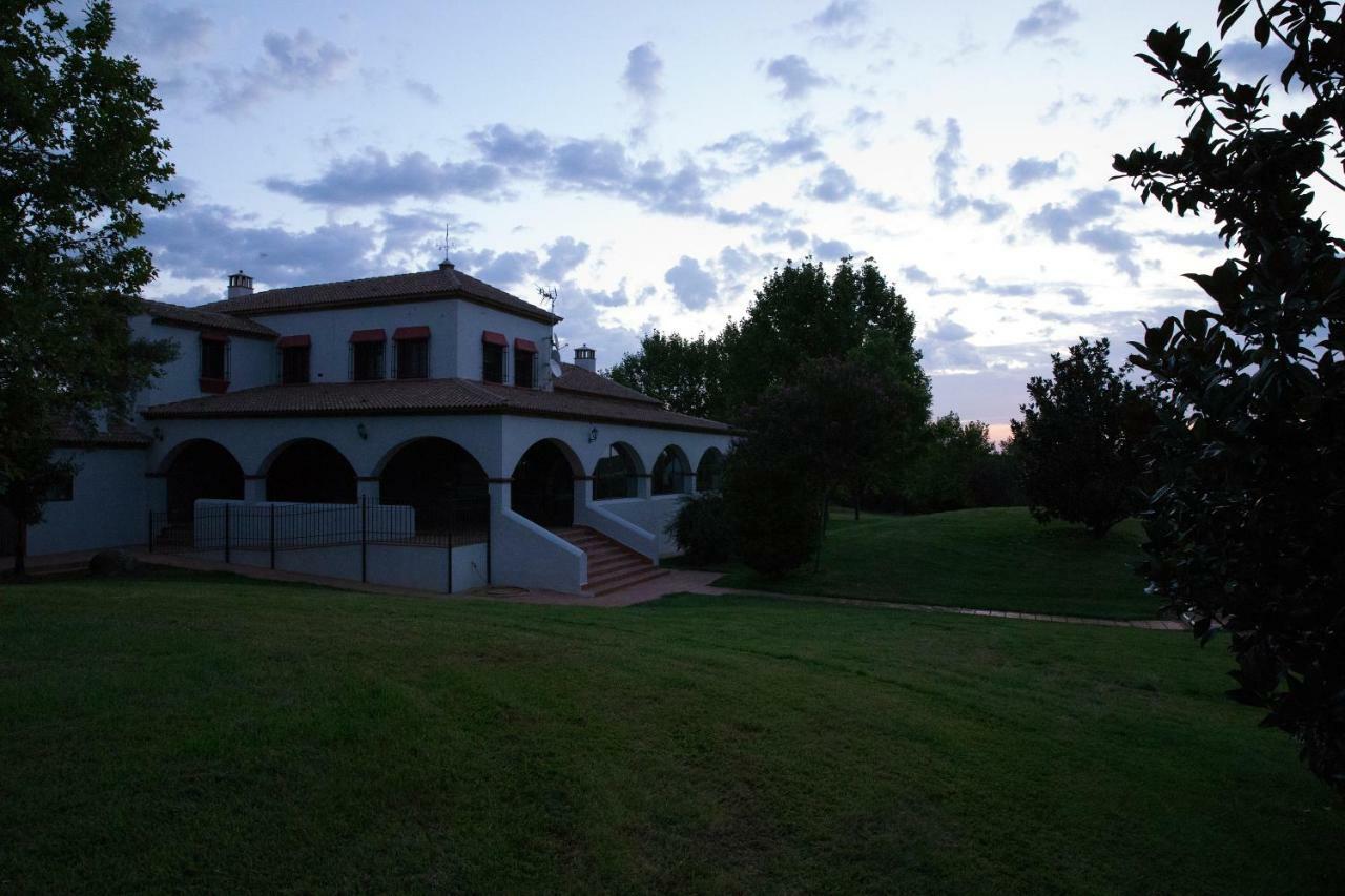 Hotel Rural Las Tejuelas Valdecaballeros Eksteriør billede